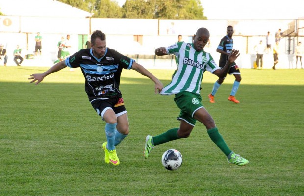 Carpegiani viu evolução técnica de seus jogadores no duelo contra o Juventude. Foto: Site Juventude. 