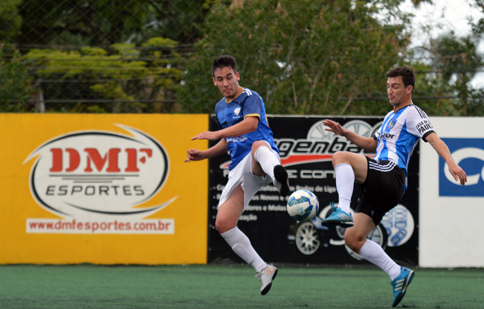 Mercenários FC, do jogador Leonardo Kappes (e) faz sua estreia na segunda rodada diante da equipe do Cervejetarianos FC. 