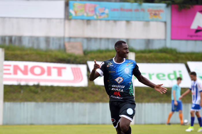 Josué marcou dois gols na vitória contra o Cruzeiro-PoA e foi o destaque do jogo 