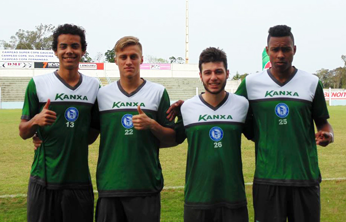 Padú, Ariel, Rodrigo e Quaresma anotaram os gols do Lajeadense diante do Inter-SM. Foto: Divulgação Lajeadense. 