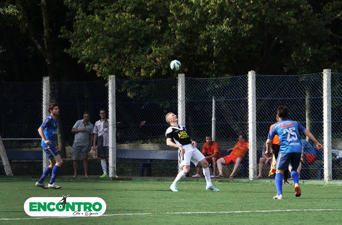 AC Banguzinho, do jogador Peixe (c) venceu o Coroas mirim/Charrua e carimbou a vaga para a final da elite.