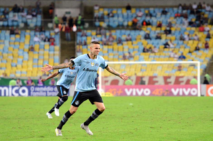 Luan ratificou a vitória do Grêmio, marcando um golaço de falta diante do Fluminense. Foto: Gazeta Press 