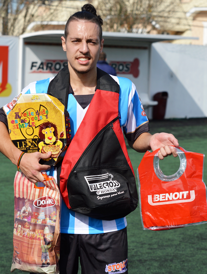 O jogador Vítor Hugo Eggers, do FuteBar Avaí/Cesar Stoll Máquinas, foi escolhido o Craque do Jogo, no feriado de Corpus Christi (15), no interno de minifutebol do Clube Esportivo Sete de Setembro – Copa Sete/STR/CBM, no duelo contra o elenco do Cervejetarianos FC/Ibasa. Eggers anotou um golaço por cobertura e fez uma assistência milimétrica para o outro gol de seu time. Pela sua atuação, recebeu os brindes da Chef Leon Pizzaria, Benoit, Docile e Valecross, na promoção com a Revista Encontro com o Esporte e site www.jrgasparotto.com 