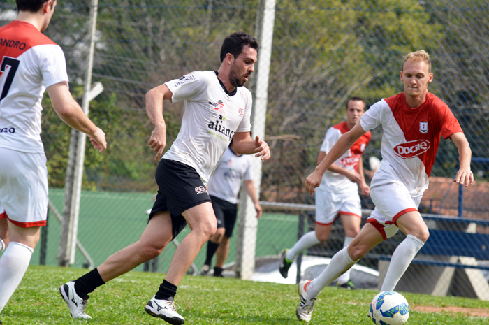 Aliança/AMP-RS, do jogador Felipe Spelmeier, no duelo contra Jô Sabka, do Toafogo.