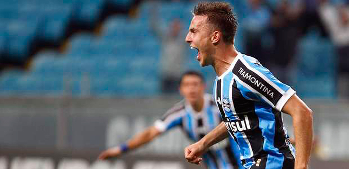 Bressan marcou o único gol da partida, na vitória do Grêmio contra o Santos. Foto: Lucas Uebel/Divulgação. 