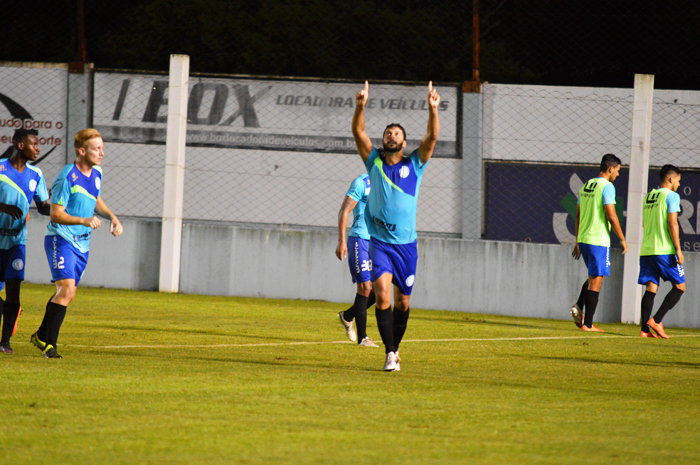 Flávio Torres marcou o primeiro gol do Lajeadense, na vitória diante do Avenida. Foto: José Roberto Gasparotto 