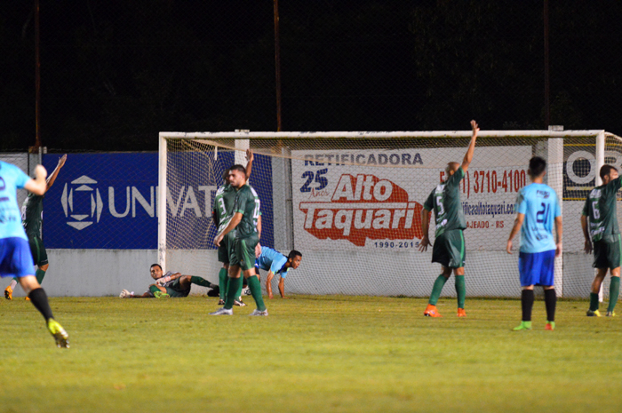 Padu entrou na etapa final e marcou o gol da vitória do Alviazul. Foto: José Roberto Gasparotto 