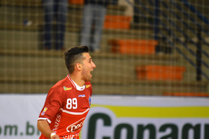 Rafinha foi decisivo marcando um gol e participando de outro no empate contra o líder Copagril. Foto: José roberto Gasparotto/Revista Encontro com o Esporte. 