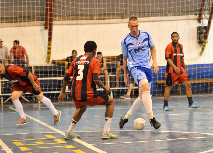 Jogador Vini Gohl, do time da ONG Cidadã/Asas Futsal, anotou um dos gols de seu time na vitória contra o SNS