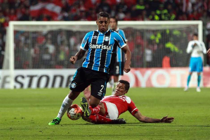 Mesmo com um jogador a mais durante quase toda a partida, Grêmio saiu derrotado do México. Foto: EFE. 