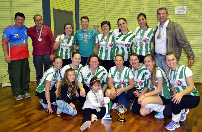 Equipe de Santa Clara do Sul faturou o título no vôlei feminino de forma invicta