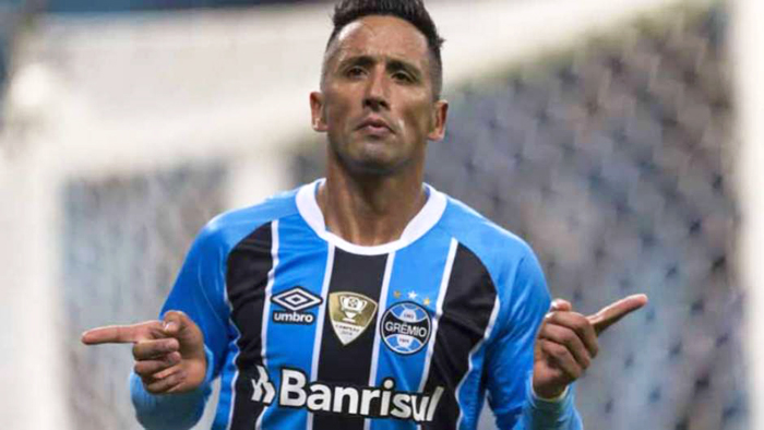 Centroavante Barrios foi o destaque do Grêmio, marcando dois gols diante do Fluminense. Foto: Jeferson Guareze/Agif/Lance 