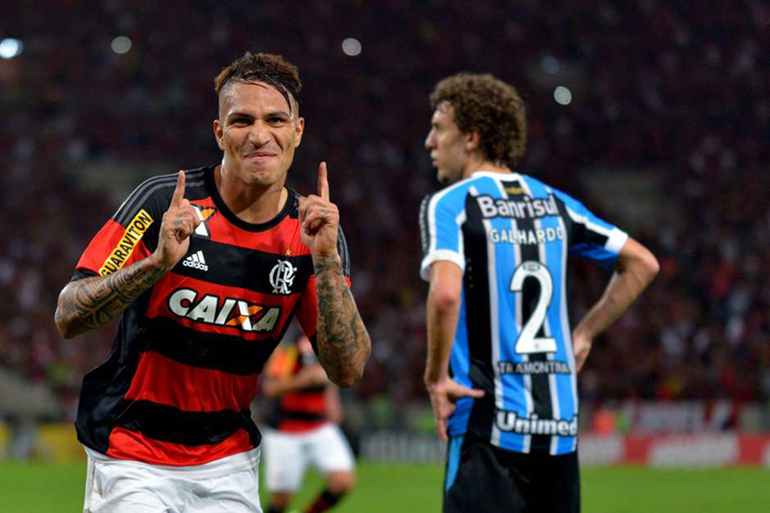 Guerrero marcou o gol da vitória do Flamengo diante do Grêmio, num Maracanã com público superior a 50 mil torcedores. Foto: Marcello Dias/Futura Press 