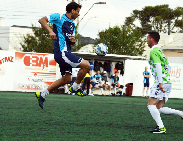 Galera, do jogador Pipoca (e), foi derrotada pela equipe do Renegados FC A, do jogador Daniel dos Santos.