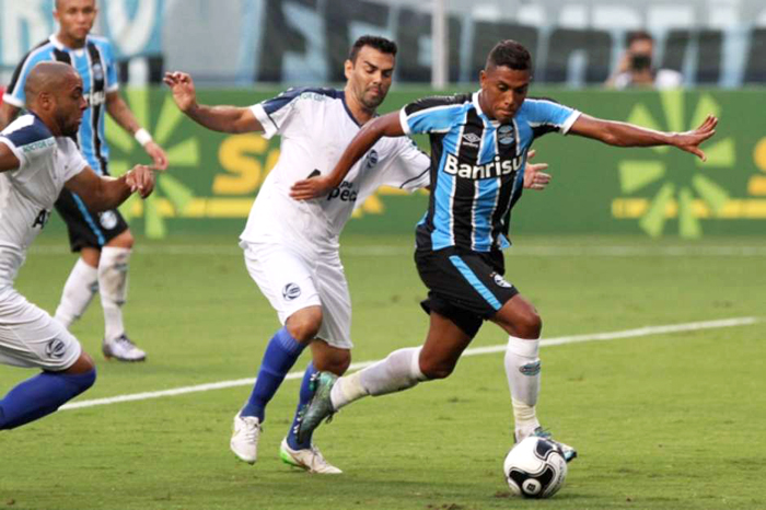 Tricolor Gaúcho saiu na frente com um gol irregular, mas permitiu o empate do Zequinha. Foto: Itamar Cunha/Freelance/Lancepress 