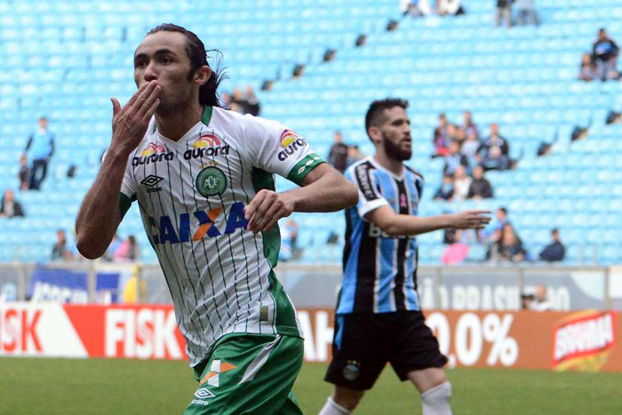 Apodi comemora o gol da virada da Chapecoense sobre o Grêmio em plena Arena Grêmio. Foto: Luiz Munhos/Gazeta Press. 