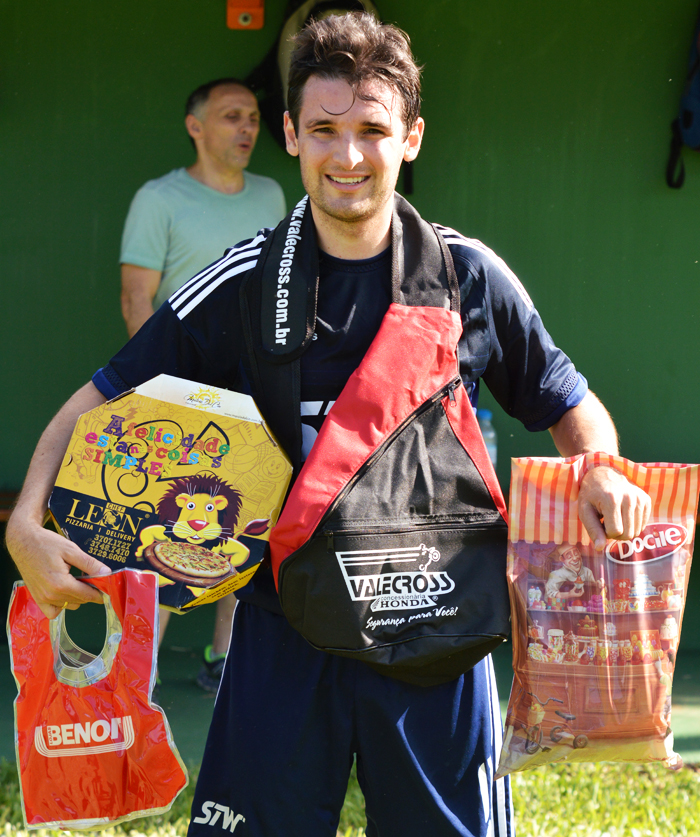 O jogador Marco Antônio Bolsi, da equipe do Maragatos/STW Automação, foi escolhido o Craque do Jogo, no embate diante da SER Falcatrua/Guarida Imóveis. Ele foi o grande responsável pela articulação das jogadas que culminaram com o empate contra o adversário, além de marcar um gol de puro oportunismo. Pela sua atuação, recebeu os brindes da Docile, Chef Leon Pizzaria, Valecross e Benoit, na promoção da Revista Encontro com o Esporte e site www.jrgasparotto.com