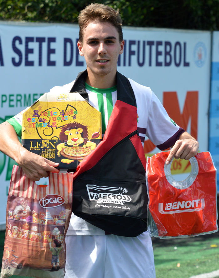 O jogador Guilherme Artur Eckert, da equipe Só Pela Ceva FC, foi escolhido o Craque do Jogo, no embate contra o time do Mercenários/BSX Transportes, no interno de minifutebol do Clube Esportivo Sete de Setembro – Copa Sete/STR/CBM, no sábado (19). A “fera” deixou sua marca de artilheiro em três oportunidades e foi peça fundamental na virada sensacional diante do forte oponente. Valecross, Pizzaria Chef Leon, Docile e Benoit, na promoção com a Revista Encontro com o Esporte e site www.jrgasparotto.com  