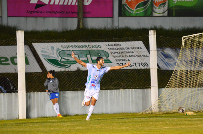 Flávio Torres deixou sua marca de artilheiro em duas oportunidades diante do Brasil-Far