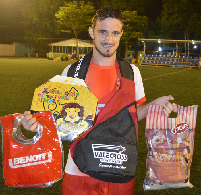 O jogador Jean Both, da equipe do Tabajara/CBM, foi escolhido o Craque do Jogo, no duelo contra o time do Galera/Móveis Zagonel. Jean marcou os dois gols de seu time, na vitória diante do forte adversário. Com liberdade para ir para o ataque, Both levou perigo ao gol de Mamute durante toda a partida, exigindo do Galera muita concentração para que o placar não fosse maior. Pela sua atuação, recebeu os brindes da Docile, Valecross, Benoit e também do novo parceiro deste projeto, Chef Leon Pizzaria. A promoção é da Revista Encontro com o Esporte e site www.jrgasparotto.com