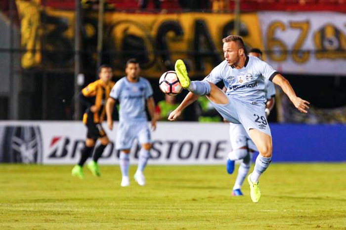 Arthur novamente teve atuação destacada no meio campo do Grêmio. Foto: Lucas Uebel/Grêmio/Divulgação 