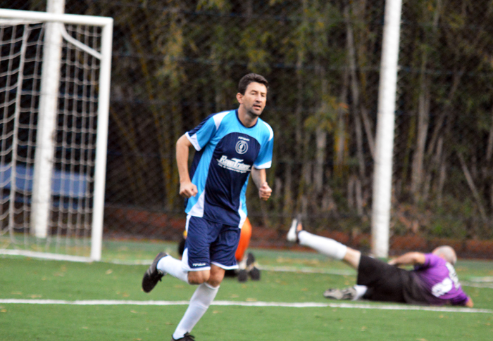 Jogador Jamir Bruch, o Sabiá; do Galera, marcou três gols e foi o destaque na goleada contra o Panelinha.