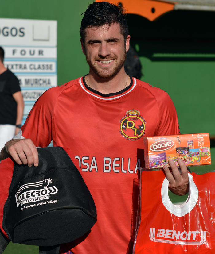 Na decisão da Segunda Divisão, do interno de minifutebol do Clube Tiro e Caça, o jogador Guilherme Pereira, do Dream Team, foi o craque do jogo. O resultado adverso de seu time durante quase todo os 50 minutos não desestimulou Pereira, que enlouqueceu o sistema defensivo do Bola Murcha. Ele anotou dois tentos e por detalhes não marcou o terceiro tento. Sua atuação lhe valeu os brindes da Benoit, Docile e Valecross, na promoção com o site www.jrgasparotto.com 