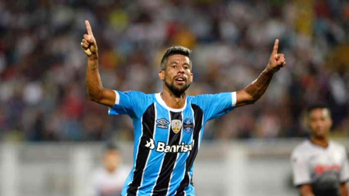 Léo Moura garantiu o empate do Grêmio diante do Líder Novo Hamburgo, anotando o gol aos 45 minutos da etapa final. Foto: Frederico Parra/AFP/Lance 