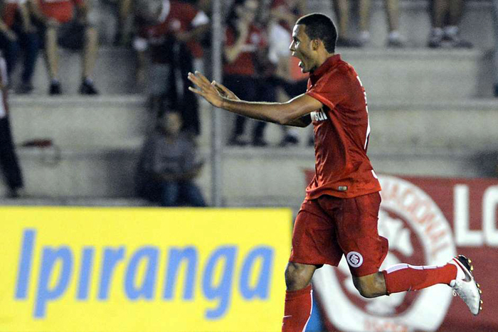 Ernando marcou o gol que decretou a vitória colorada. Foto: Gazeta Press. 