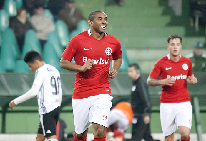 Anderson abriu o placar para o Inter no primeiro tempo. Foto: Guilherme Artigas/Lancepress! 