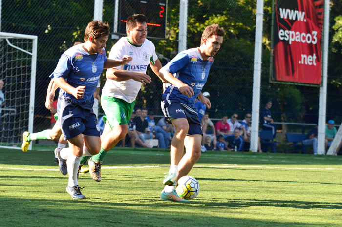 Diogo Baum (d), DO Coroas Mirim/Charrua, está na final da elite, na Série Ouro, depois da vitória diante do Rebordose