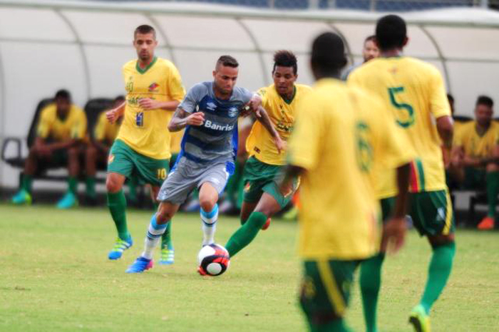 Luan passou em brancop na goleada de 7 a 0 diante do Sindicato dos Atletas. Foto: André Ávila/Agência RBS 