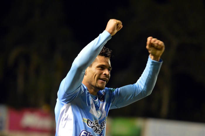 Cleyton marcou o primeiro gol do Lajeadense e serviu de "garçom" para Ramon marcar o gol da vitória do representante do Vale do Taquari. Foto: José Roberto Gasparotto. 