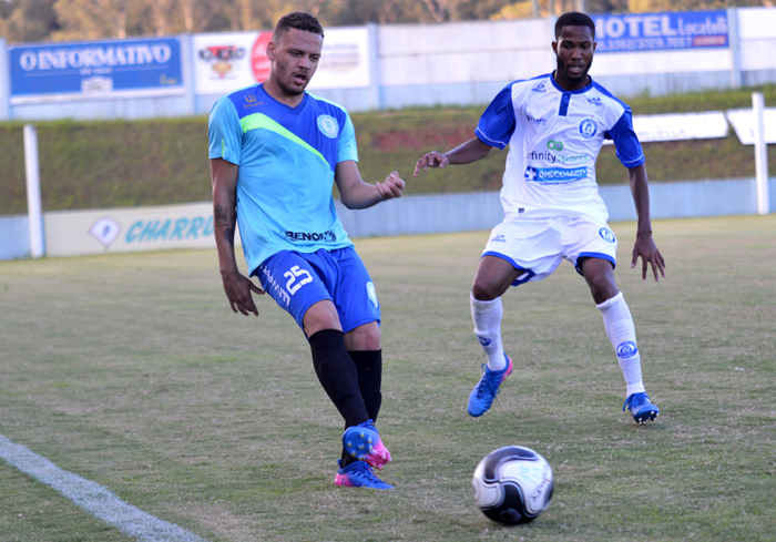 Lucas Pinna (e) marcou o gol do Lajeadense, no empate em 1 a 1 diante do Aimoré 