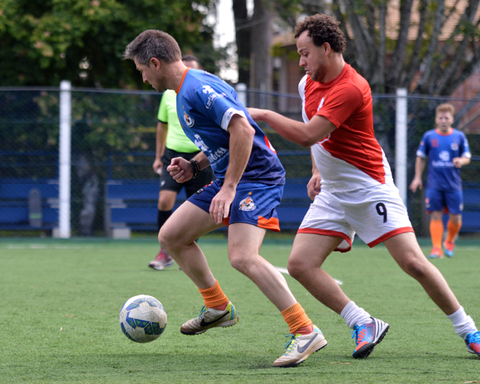 Tocafogo, do jogador Alex Fritsch (d), venceu o 100 Pressão, no duelo que valia a última vaga na semifinal da segundona.