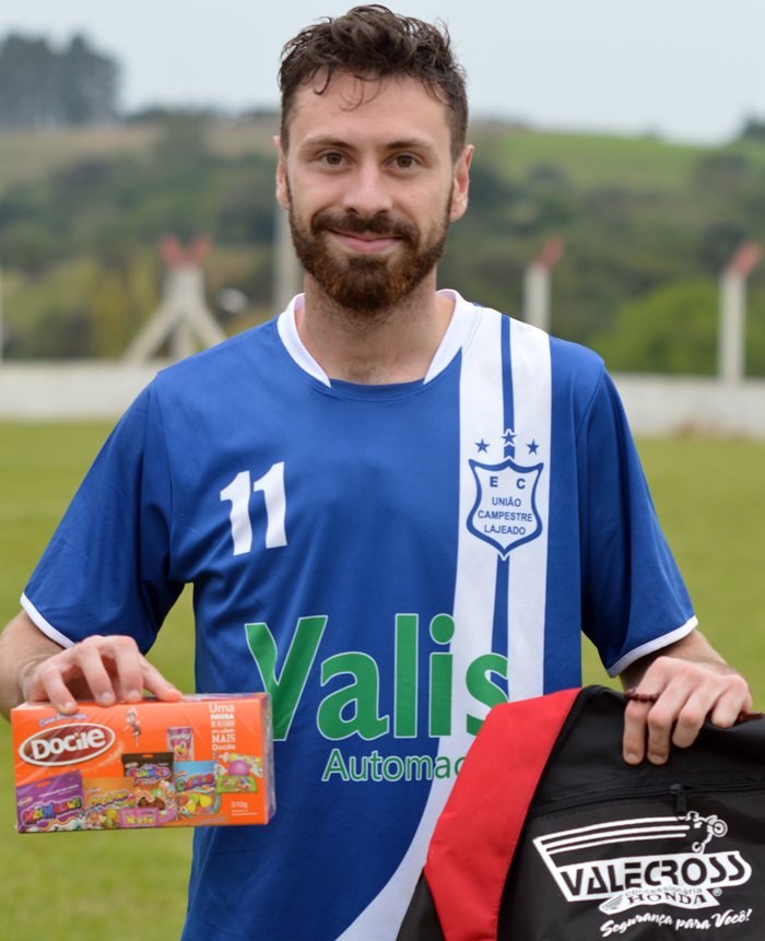 O jogador Willyam Koelzer, do União Campestre, foi escolhido o craque do jogo, no confronto diante do Rui Barbosa, na partida de volta das oitavas de final do Regional Certel Sicredi 2015. Muitas das jogadas que foram criadas pelo seu time no ataque foram de sua autoria. Na decisão das penalidades máximas, Koelzer marcou o gol da classificação. Pela sua atuação, Willyam recebeu os brindes da Docile e Valecross, na promoção com o site www.jrgasparotto.com