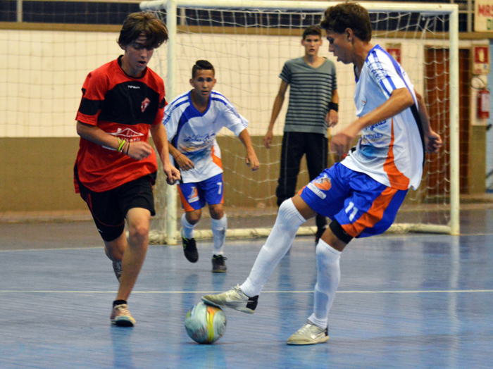 Daniel Santos (d), do Belas Águas, foi o destaque no duelo com o The Red Devils.