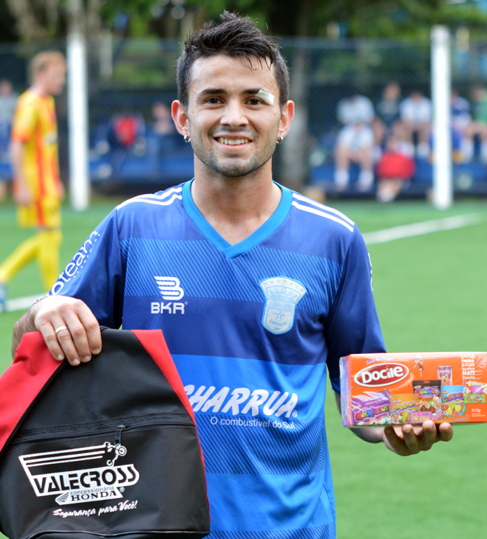 Felipe Cardoso, o Mendigo, do Coroas Mirim/Charrua, foi escolhido como craque do jogo, no duelo contra a equipe do Rebordose. Mesmo com um jogador a menos, Mendigo encontrou espaços para anotar dois gols diante do forte adversário, além de criar jogadas e dar sustentação no sistema defensivo de seu time. Pela sua atuação recebeu os brindes da Valecross e Docile na promoção com o site www.jrgasparotto.com