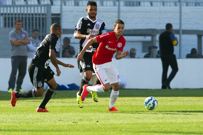 Nilmar pode estar se tranferindo para o futebol árabe. Foto: Alexandre Lops/Divulgação. 