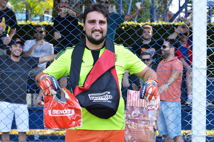 O jogador Arthur Nesello, do Supérfluos/TPM foi escolhido o Craque do Jogo, no duelo contra o Pumas, na partida de ida, da final, da quarta divisão, do interno de minifutebol do Clube Tiro e Caça/Copa CTC/Espaço3 Arquitetura. Nesello foi literalmente uma "muralha" embaixo das traves, impedindo que o adversário saisse de campo com a vitória. Pela sua atuação, recebeu os brindes da Valecross, Docile e Benoit, na promoção com o Revista Encontro com o Esporte e site www.jrgasparotto.com 