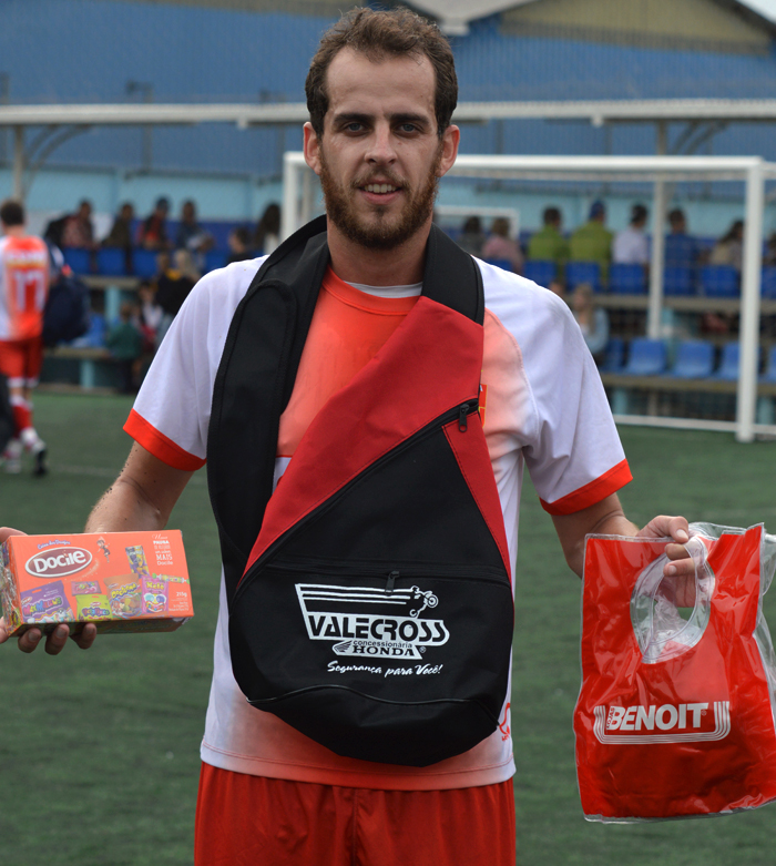 O jogador Alexandre Piccinini, do Tabajara/CBM, foi escolhido o Craque do Jogo, no duelo diante da equipe do Polêmicos, pela 10ª rodada do interno de minifutebol do Clube Esportivo Sete de Setembro – Copa Sete/STR/CBM, realizado no dia 26 de maio. Piccinini marcou dois gols, serviu de garçom pra seus companheiros de equipe, orientou e ajudou no sistema defensivo do Tabajara. Pela sua atuação, recebeu os brindes da Benoit, Docile e Valecross, na promoção da Revista Encontro com o Esporte e site www.jrgasparotto.com 