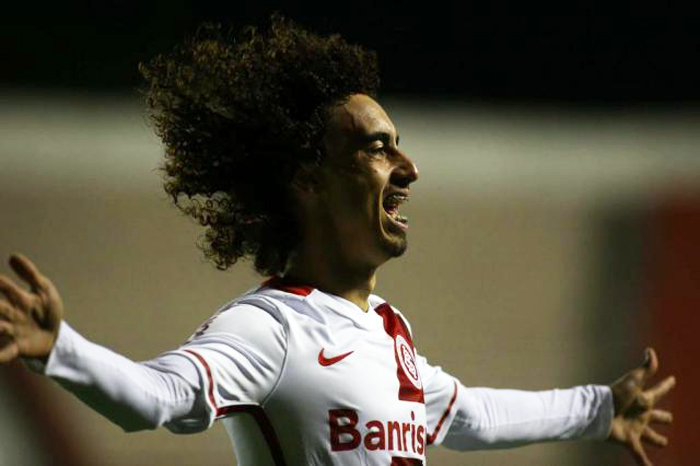 Valdívia anotou seu 16º gol na temporada, abrindo o placar a favor do Inter diante do Ituano. Foto: Marcos Bezzera/Futura Press/Estadão Conteúdo. 