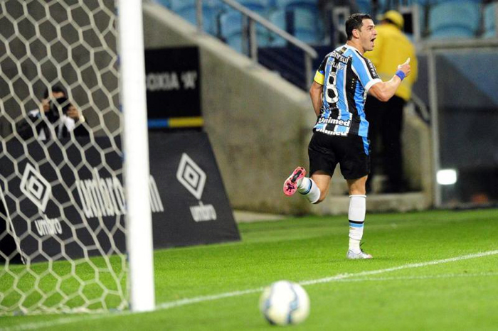 Giuliano marcou duas vezes na vitória contra o Avaí. Foto: Carlos Macedo/Agência RBS. 