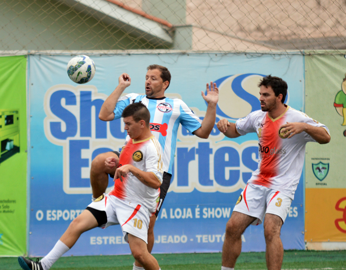 Duelo entre Sobras e América.