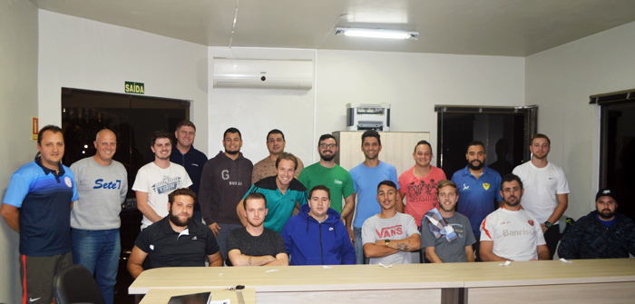 Representantes das equipes estiveram reunidos com o vice-presidente de esportes, Paulo Cesar Hammes, o “PC” e o coordenador de esportes, Luis Felipe Worm, o “Farelinho” para definição dos últimos ajustes, visando o pontapé inicial da competição