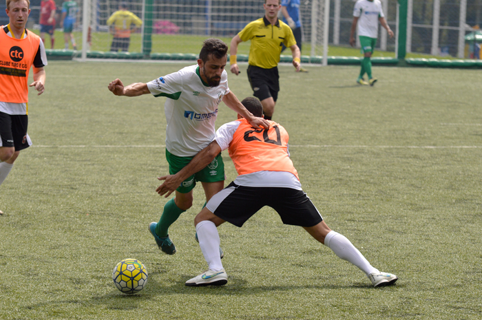 Rebordose, do jogador Pepe Demichei (e), parou diante do AC Banguzinho.