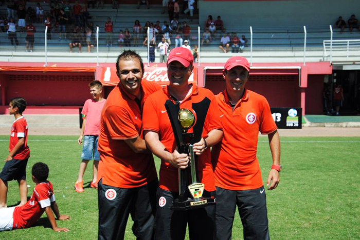 Felipe Kssesinski (e) estará a serviço da Escola de Futebol do Lajeadense na I Copa Frederiquense de Futebol Infantil. 