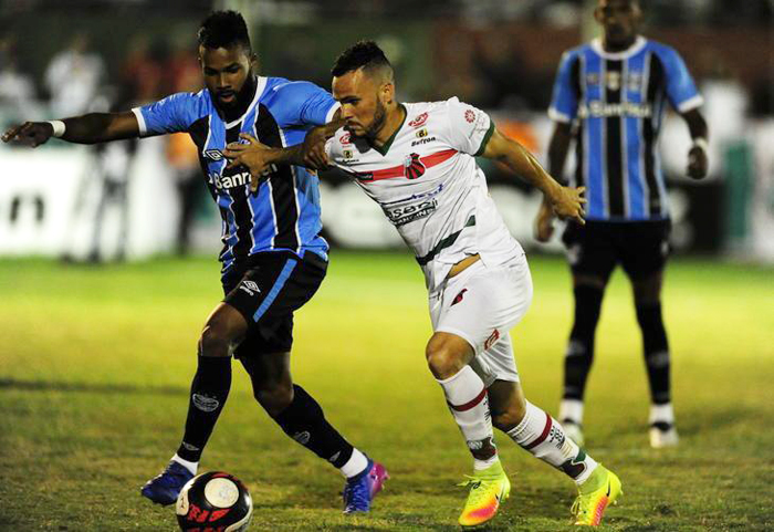 Equipe mista do Grêmio teve dificuldades diante do São Paulo-RG e acabou derrotada numa falha do goleiro Bruno Grassi. Foto: Lauro Alves/Agência RBS 