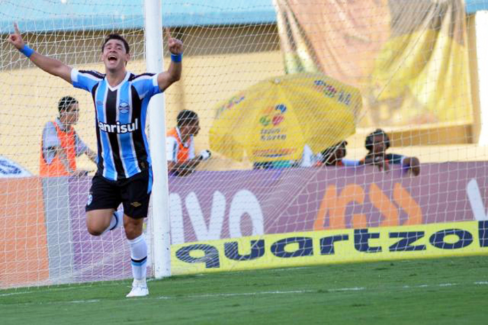 Giuliano marcou o gol do Grêmio no empate diante do Goiás. 