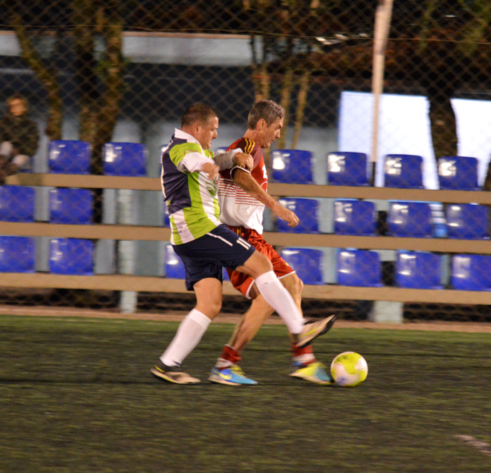 Adriano Catto (e), do Renegados, no duelo contra Adilson Johann, do Tabajara/CBM. 